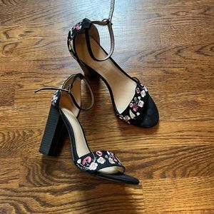 Charlotte Russe Flower Detail Black Heels size 7